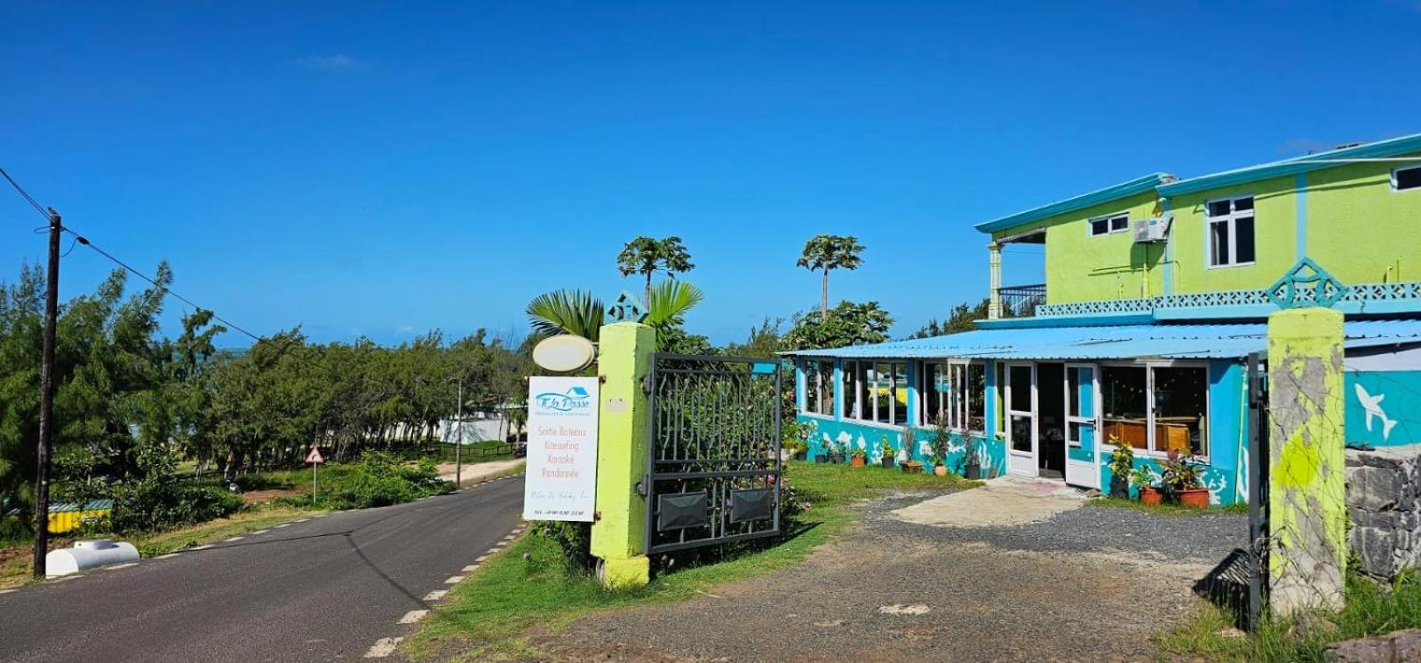 Tilapasse Resto & Guest House Port South East Exterior photo